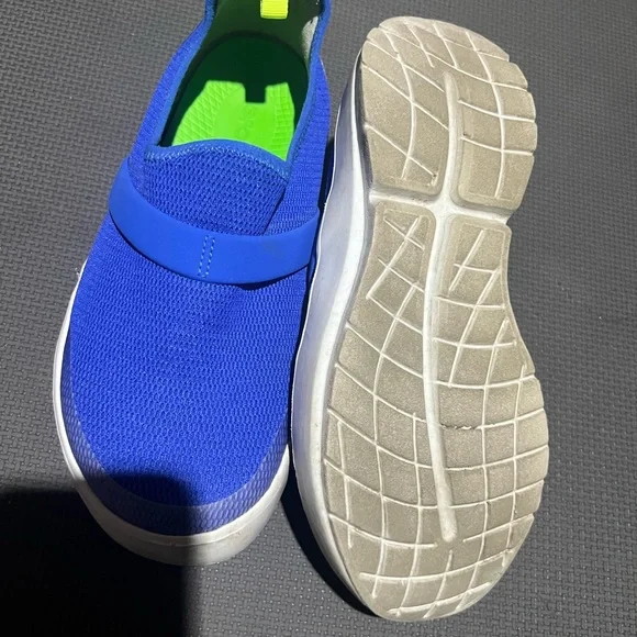 - Oofos slip on shoes - Picture 5 of 5